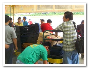 bohol-airport-bags (21k image)