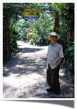 Kusina Salud Driveway